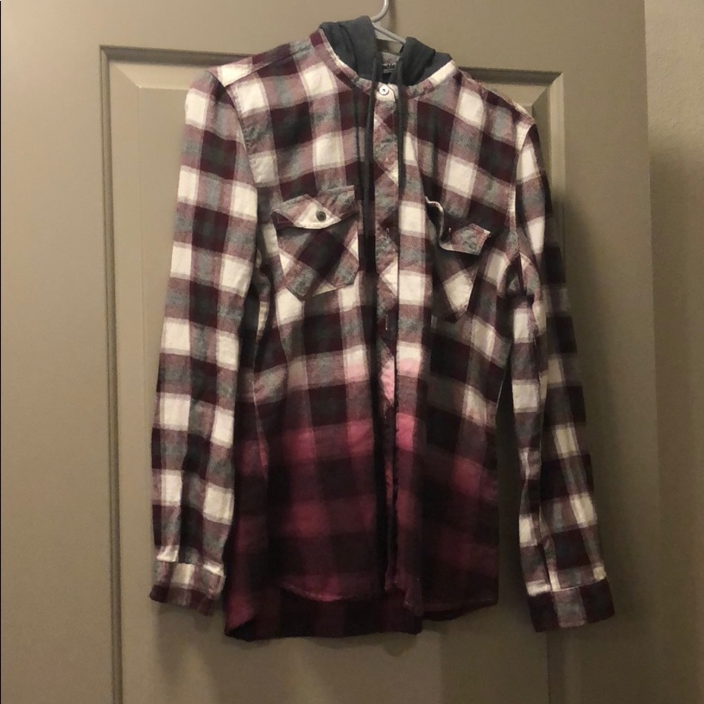 Hooded Flannel. Empyre Size Large. Maroon Ombré
